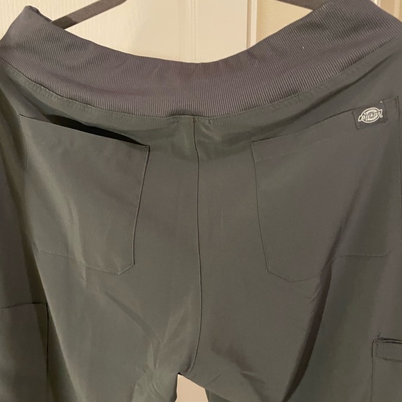 The Dickies EDS Essential pants/ scrub; natural rise, pull on pant. Comfortable - Picture 8 of 9